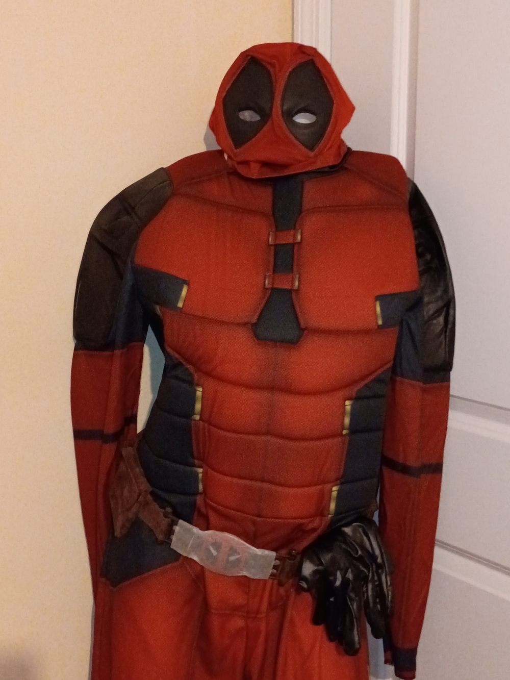 Marvel Deadpool Disposable Party Hat Accent - White and Red